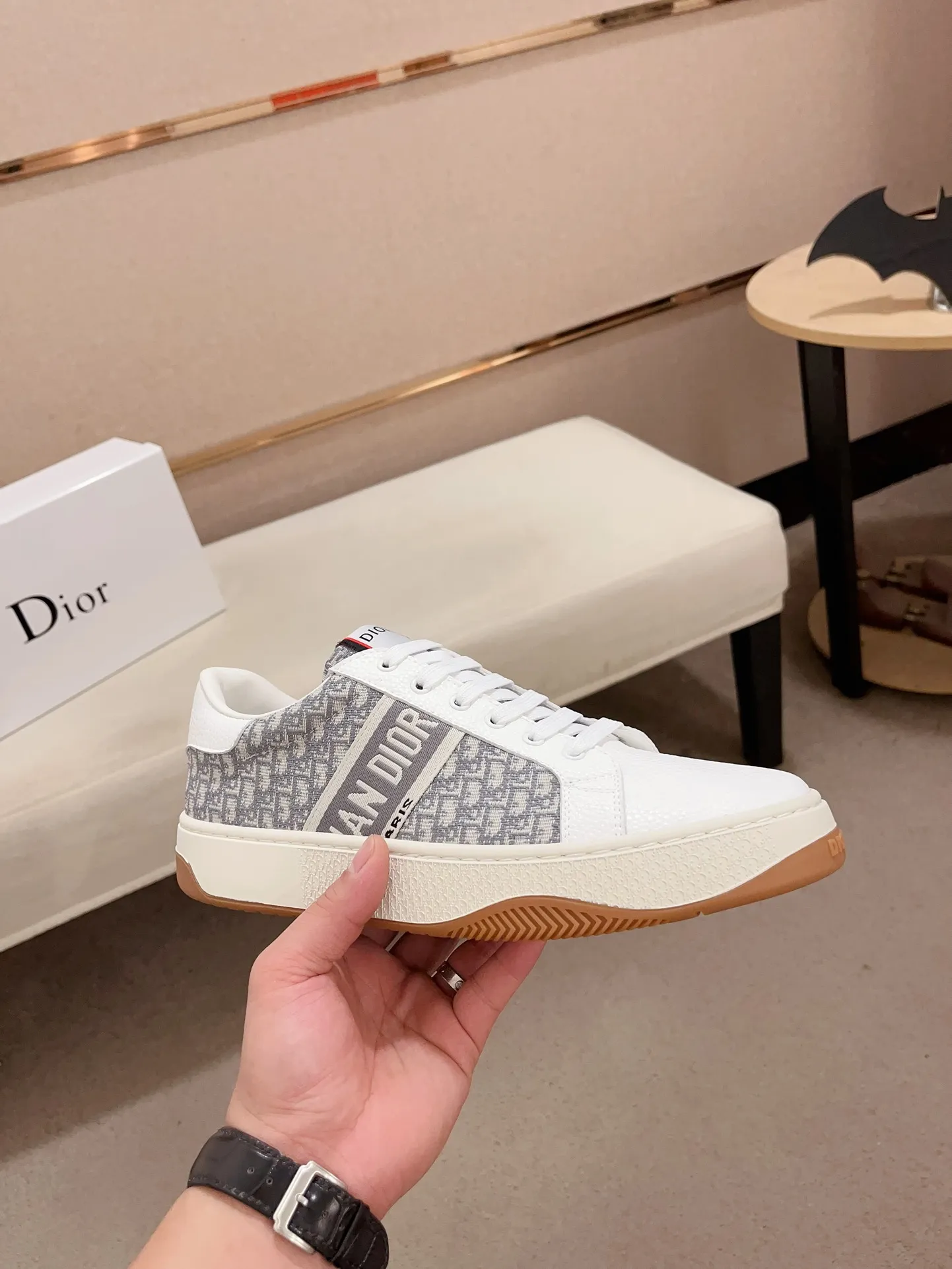 Factory price: 420💰[Dior·Dior] New casual sports style men's shoes, new spring and summer design, perfect workmanship, lace-up lazy style to create wardrobe quality, upper: imported first-layer cowhide, sheepskin lining is soft and comfortable, ultra-light TPU wear-resistant outsole, simple, versatile fashion men's shoes, excellent color code number 38--44. (Can be customized for 45 non-refundable)